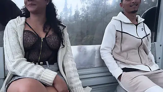 Я делаю минет в кабельном метро незнакомцу, а потом приглашаю его трахаться в лесу Арви