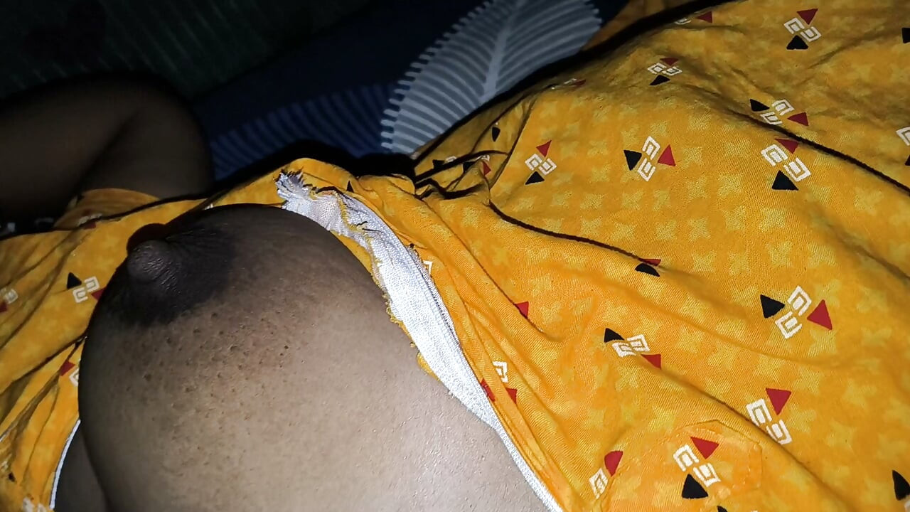 Devar thử lồn trinh của bhabhi lần đầu để địt
