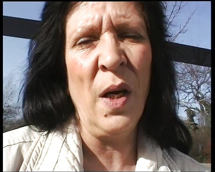 Ugly dark-haired German cougar enjoys solo action