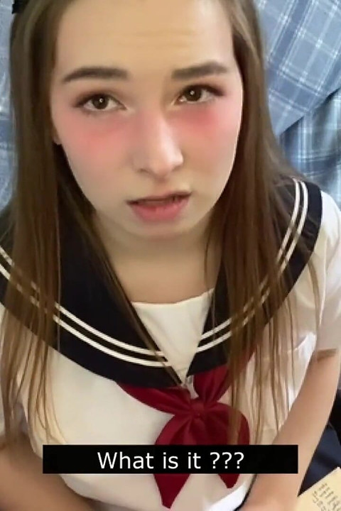 Sudut pandangan pertama si comel Dalam Pakaian Seragam Jepun Dengan Awak Bersendirian Di Bilik Yang Sama