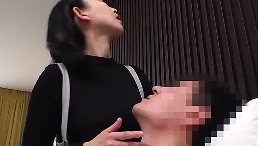Естественно жирное мяголо. Она не может сдержать то, что обожает