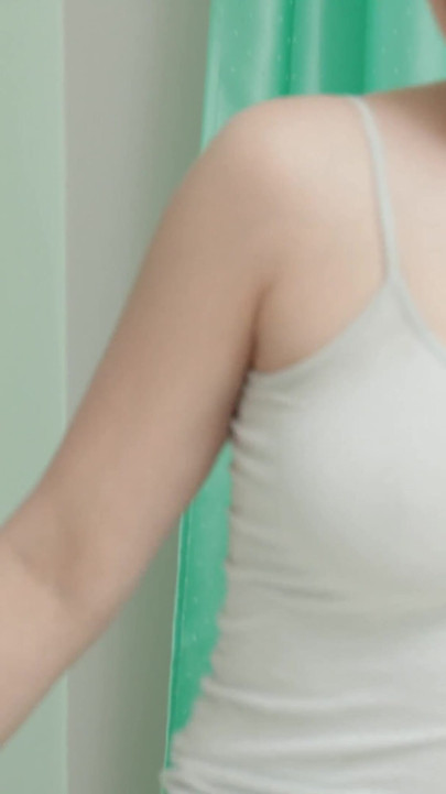Sora vitregă drăguță țâțoasă Flexi, prima dată pe videoclip