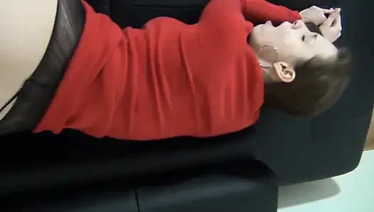Kepergok! Ayah tiriku ngentot sama aku waktu ibu tiriku udah bermimpi