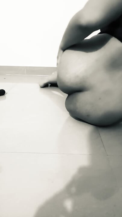 Girlfriend cheats and masturbate for bf’s friends