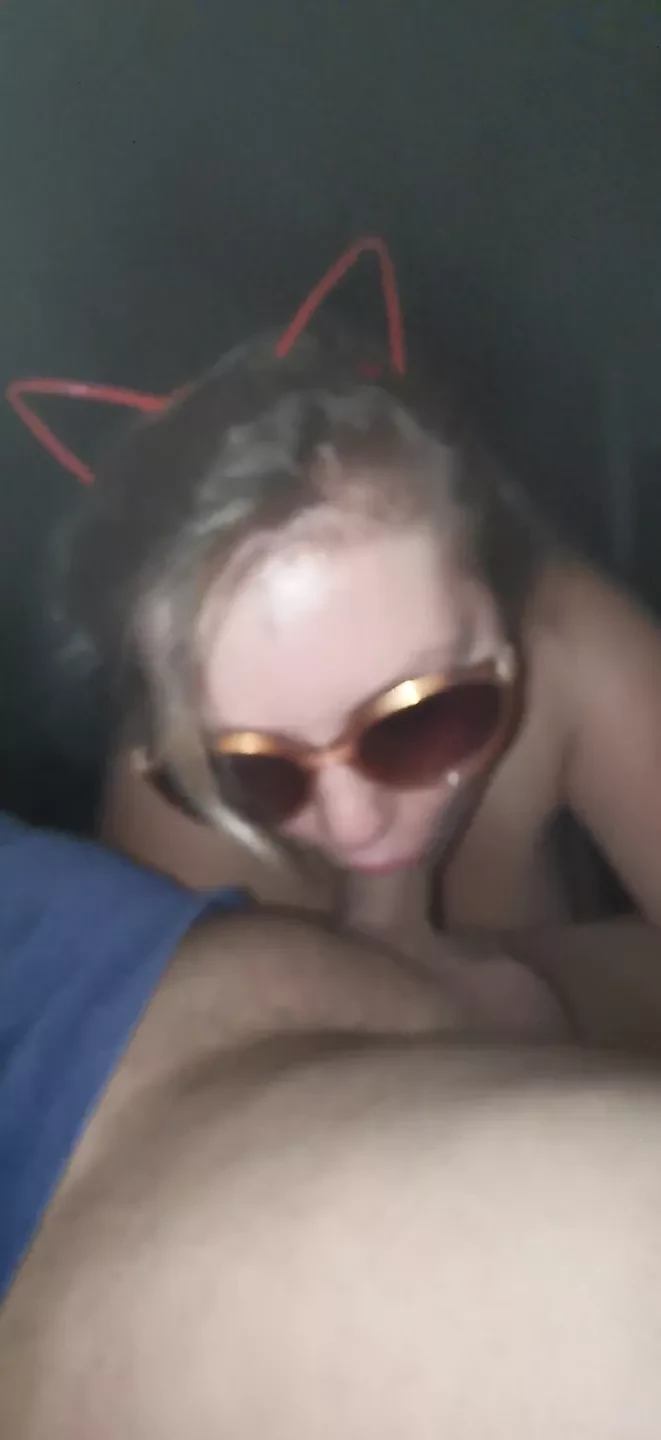 A sucker that makes all the guys who train to watch a video with this super sexy chick she knows very well how to take c