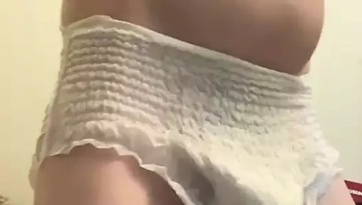 Denzel James voor het eerst luier met een dildo in zijn kont preview