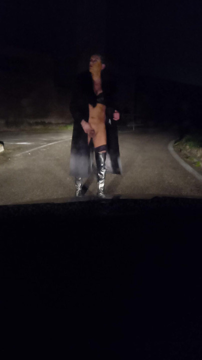Nude under the coat