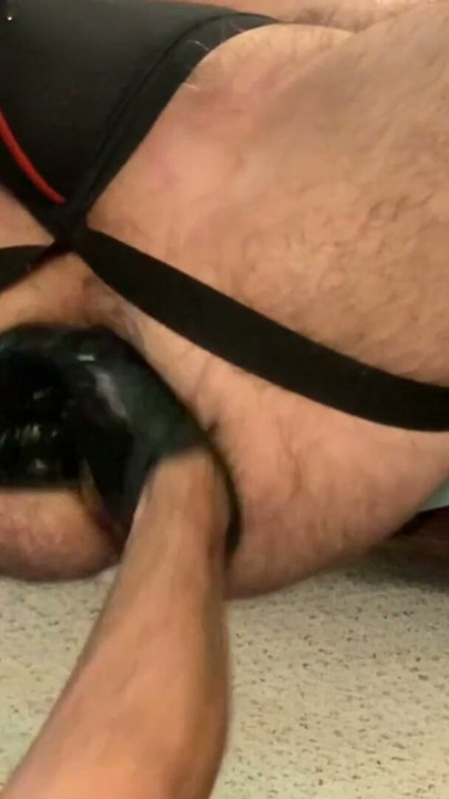 Hot FFun session starts with a couple of toys.Fire started off slow and sensual turned into 80plus punch fuck and some depth too | Clip 1