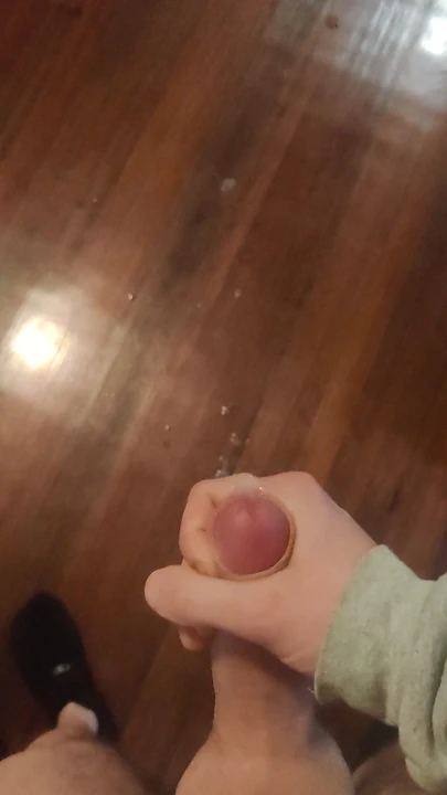 Jake Cuminhall releases HUGE CUMSHOT