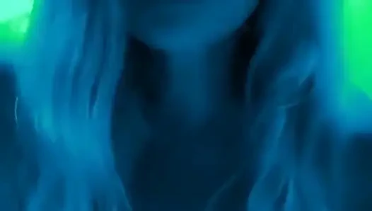 The Feels.. Benimle dans mı ediyorsun? Bazı geceler tek yaptığım bu