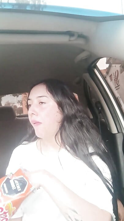 Makan di dalam mobil