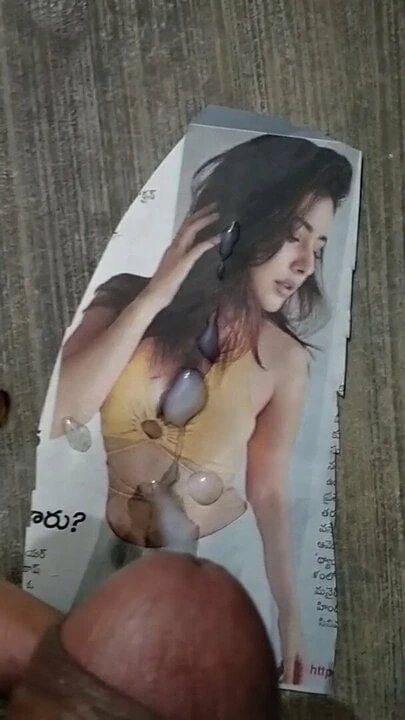 Rashi khanna chčije hold