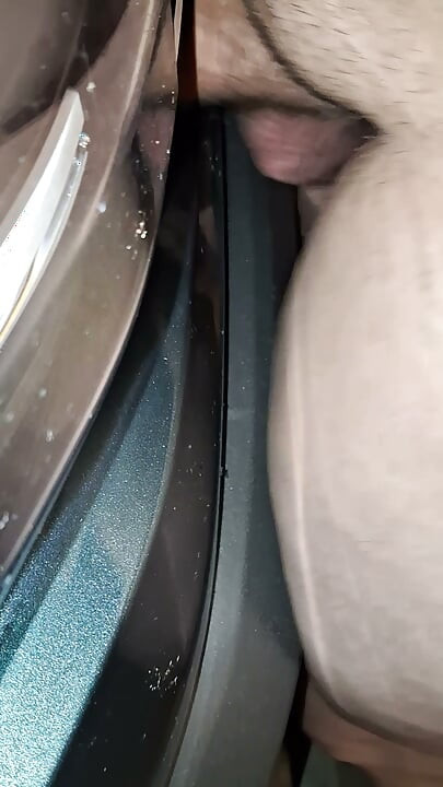 Fodo o meu carro nu na garagem