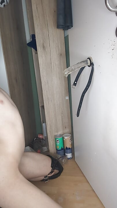 messy oral in nude with bondage