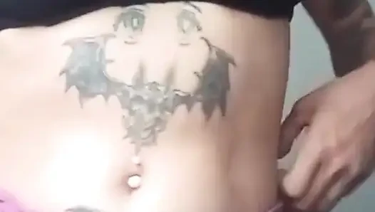 Die zierliche, vollbusige freundin meiner freundin schickt mir ein video von ihren schönen titten