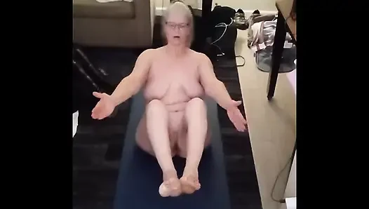 Tante semok lagi latihan yoga pagi-pagi!