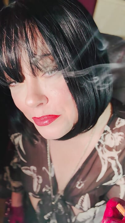 Δερμάτινα γάντια Goth Tina Snua Κάπνισμα Ένα τσιγάρο φελλού 100 - OMI OME Snap εισπνέει παρασυρόμενο καπνό
