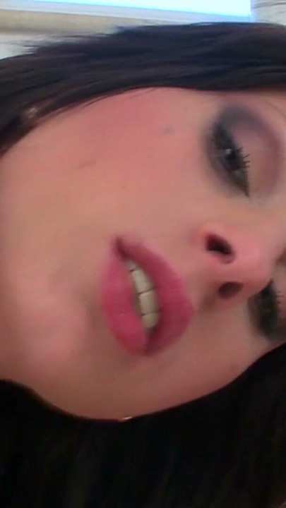 Pretty housewife Laura makes her porn debut | Clip 3