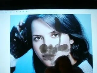 Andrea Corr recebe seu presente de porra