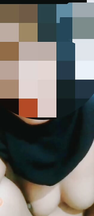 Enregistrement d’écran d’un téléphone portable pendant un appel vidéo avec la femme de quelqu’un