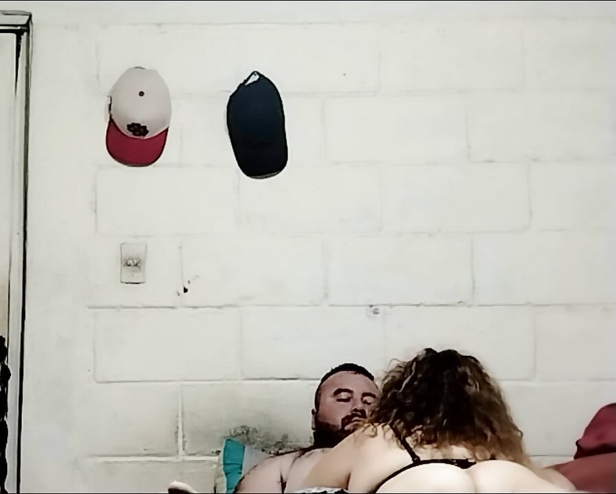 אמא חורגת עם תחת גדול