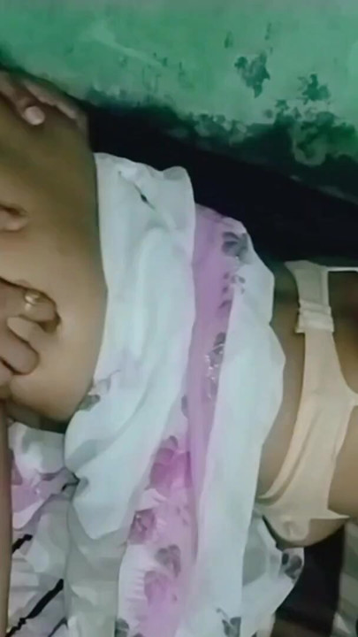 Desi friend ko saree pehna kar chudai Kiya jamke | Clip 1