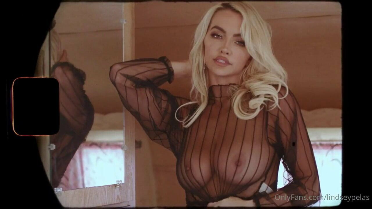 Lindsey Pelass’ Big tits