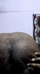 Bagian bawah chubby menunjukkan dirinya sendiri