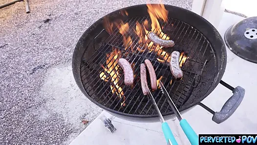 Pacarku makan sosisku setelah barbeque 4 Juli!