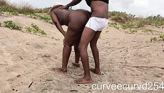 Ein Quickie Am Strand Mit Einem Einheimischem