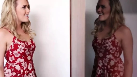 Mia Malkova üvey annesini baştan çıkarıyor