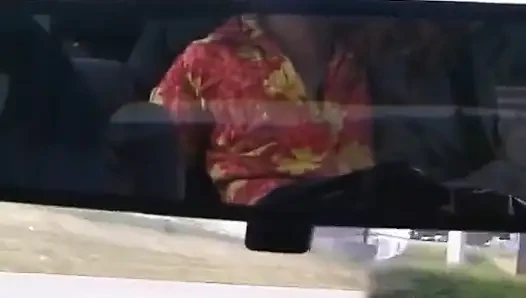 Pelacur rambut keriting pakai lingerie dientot di dalam mobil