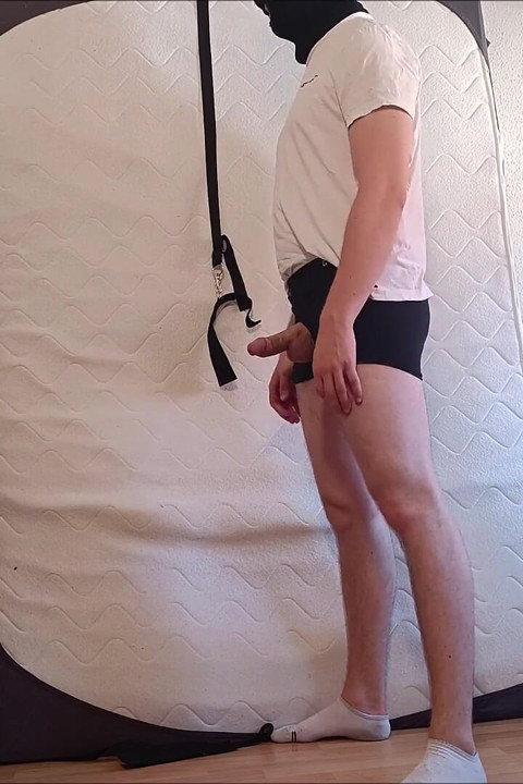 Ballbusting in Transparenter Unterwsche