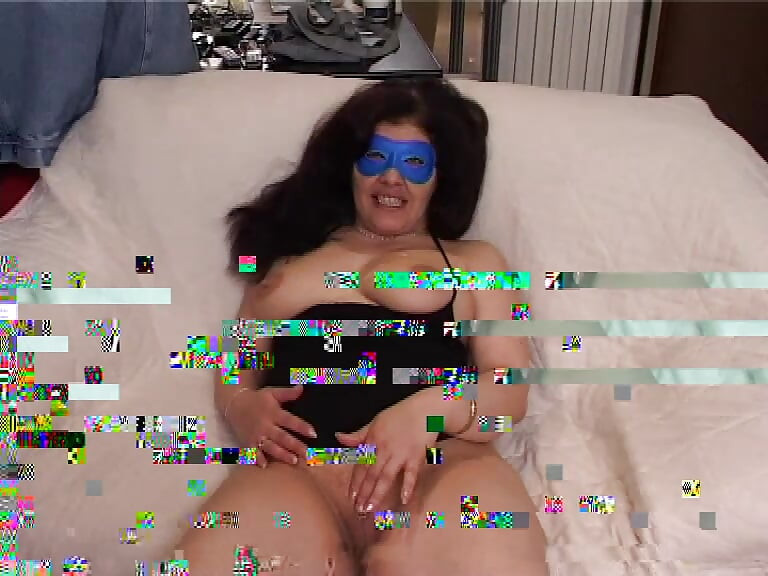 她需要鸡巴插入她的身体