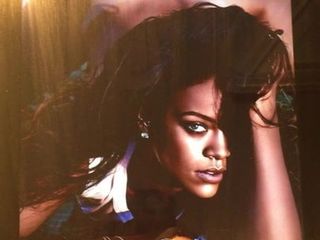 Rihanna - hommage au sperme 1