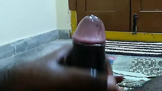 Un mec indien se branle en vidéo