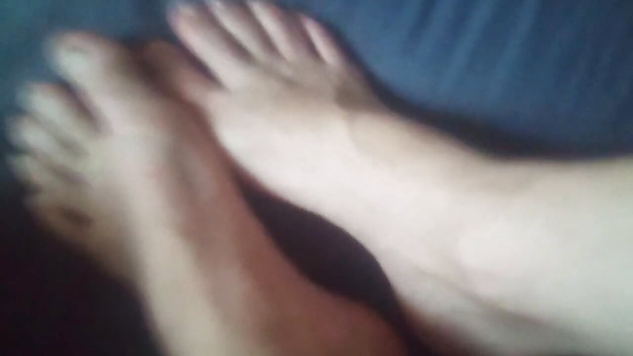 Playing with My Cute Barefeet and My Clit (no Audio)