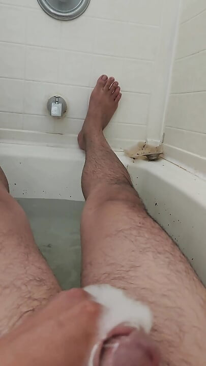 Soapy Wanking in the Tub