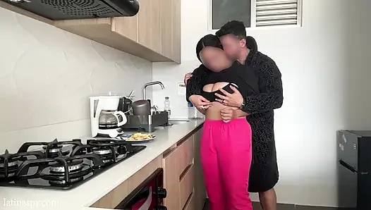 Dapur dengan payudara latin bagian 2