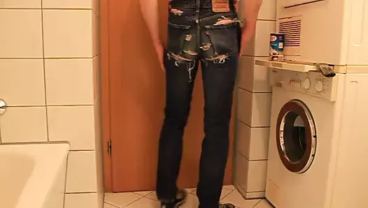 ripped jeans ass Levis 501
