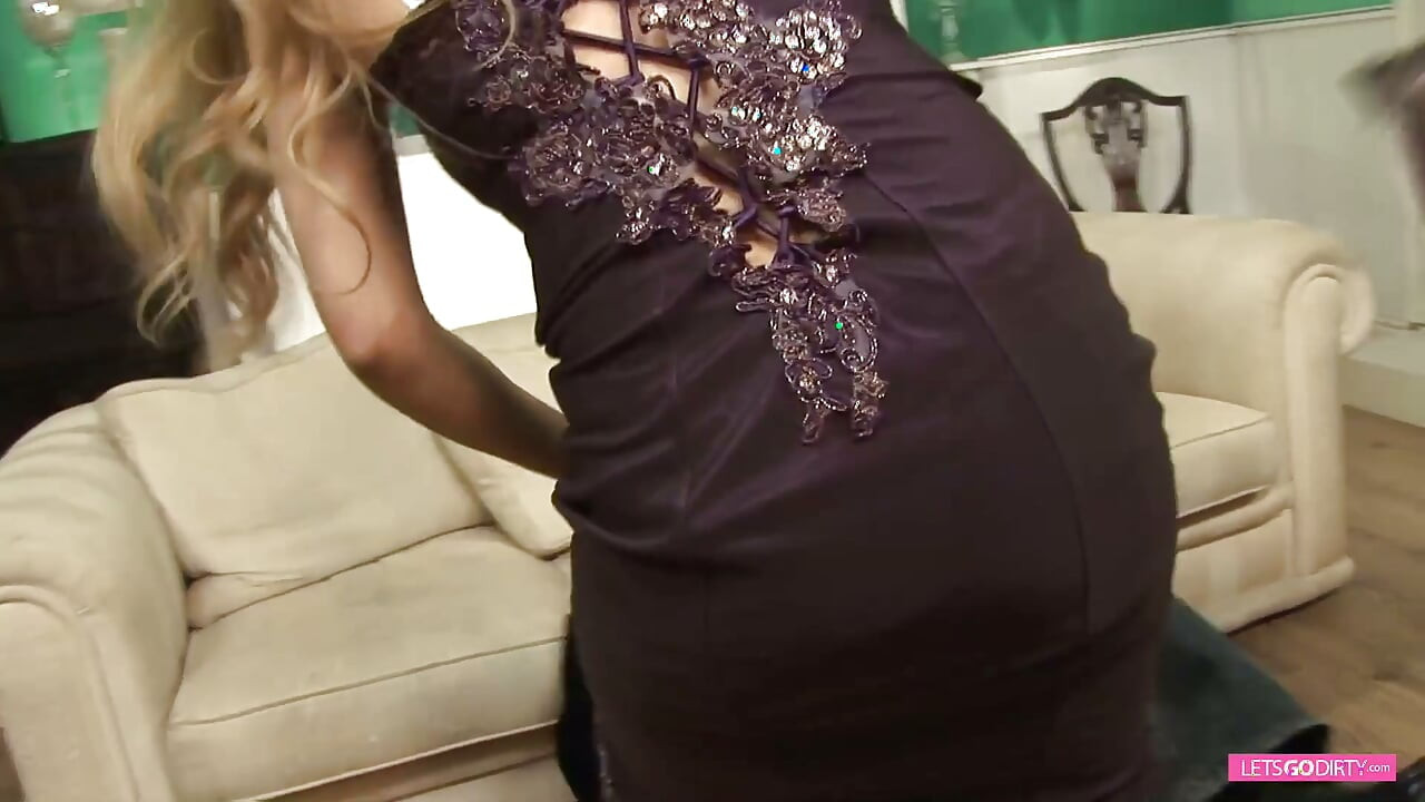 Gagica blondă face cel mai bun futai pentru soțul ei