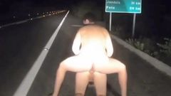 도로에서 섹스하는 브라질