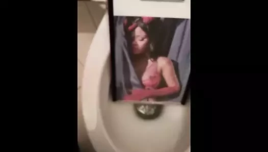 Rihanna altın duş