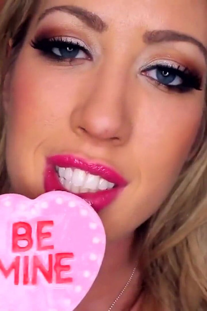 Σόλο την ημέρα του Αγίου Βαλεντίνου με τη σέξι Capri Cavanni