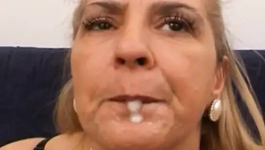 Unersättliche schlampe nimmt endlosen schwanz in all ihren ficklöchern