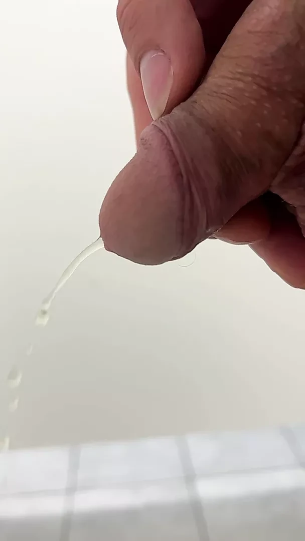 Slow pissing young Big Cock – Bareback gay boy