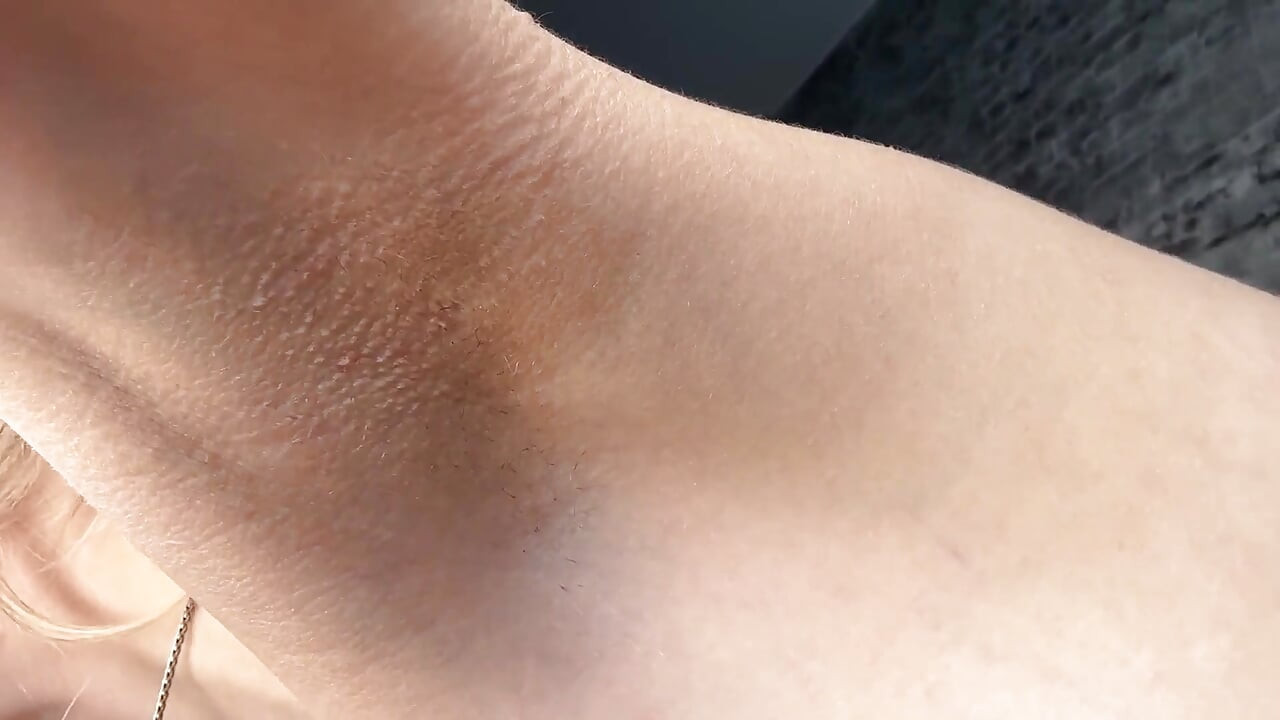 看看這個情婦多毛，想坐在你的臉上