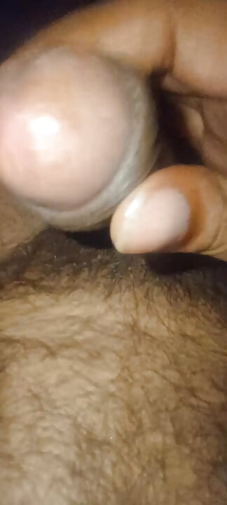 Grosse bite, branlette brutale, gémissements bruyants