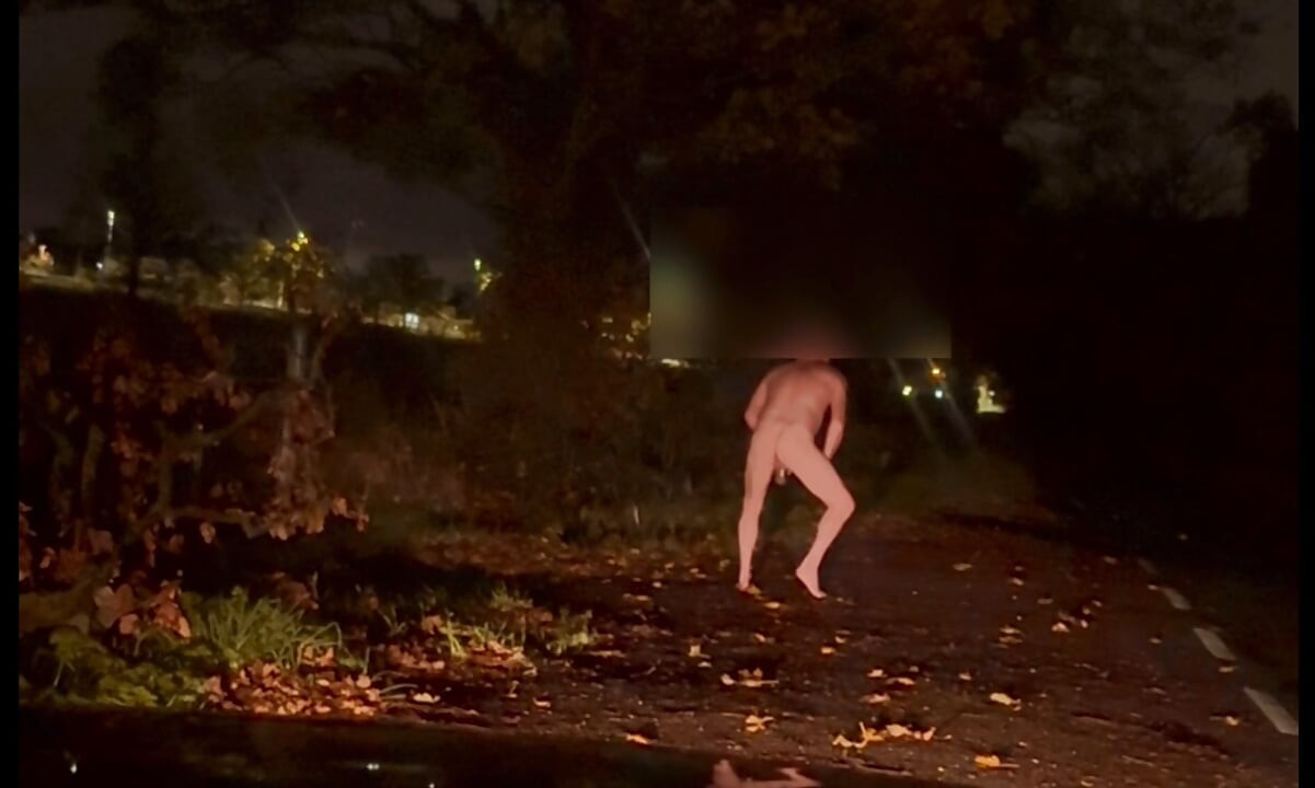 Uhvaćena dok gola i bosa u javnosti