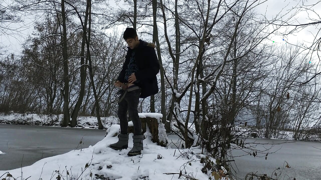 冬季在雪地打飛機兩次